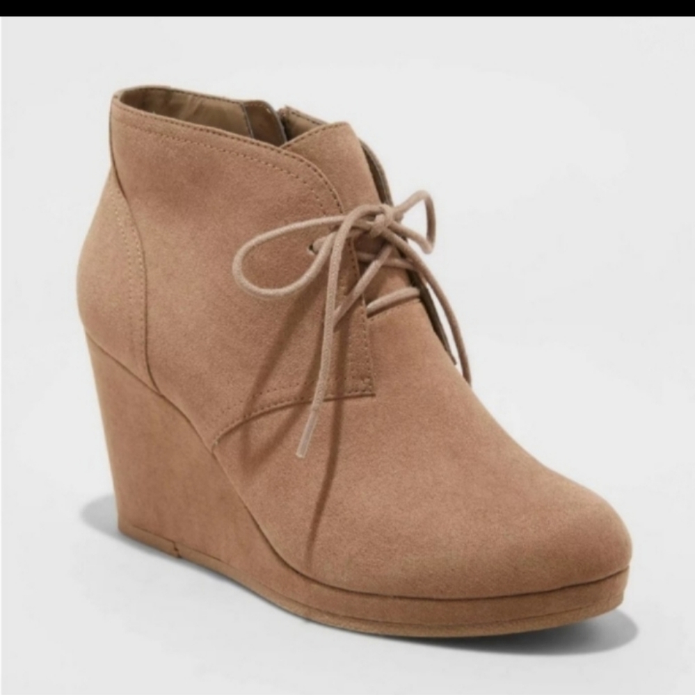 📁💼PRICE DROP TODAY 🌿🌻🌿👢NWT CUTE BOOTIES - Picture 1 of 7